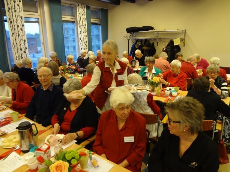 Årets tåg såg kanske lite annorlunda ut eller kanske inte, beroende på hur man ser det. Vi ville ha ett traditionellt luciatåg i år.