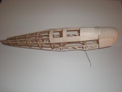 3. Byggbeskrivning Stabbe och Fena 1. Plocka loss bitarna till fena och roder ( F + FR ) (Balsa flak B1) 2.