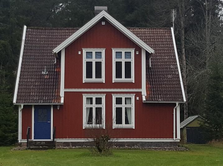 Båda hans förnamn finns i Bernadotte-släkten och Oskar kallade sig själv Kungen och för Waggerydsborna blev det Kungen på Lundbyholm.