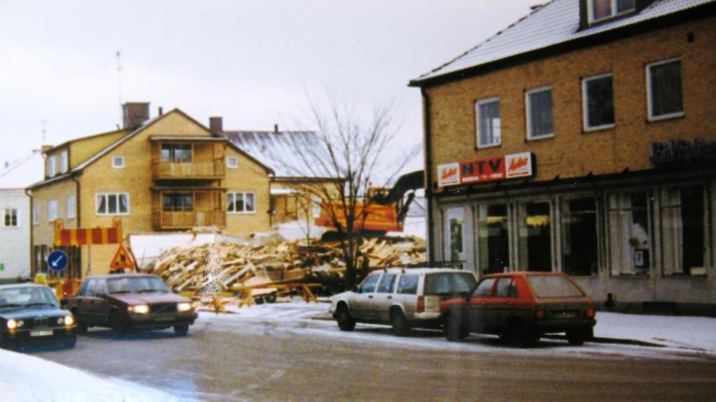 Järnvägsgatan 15 har rivits. Bild från 1990 efter David Lidén.