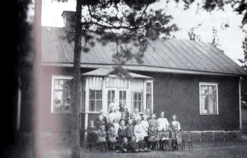Huset förändrades mycket när det byggdes om av Gottfrid Karlsson under andra halvan av 1930-talet. I boken Från Waggeryd till Vaggeryd del Ⅱ, sid.