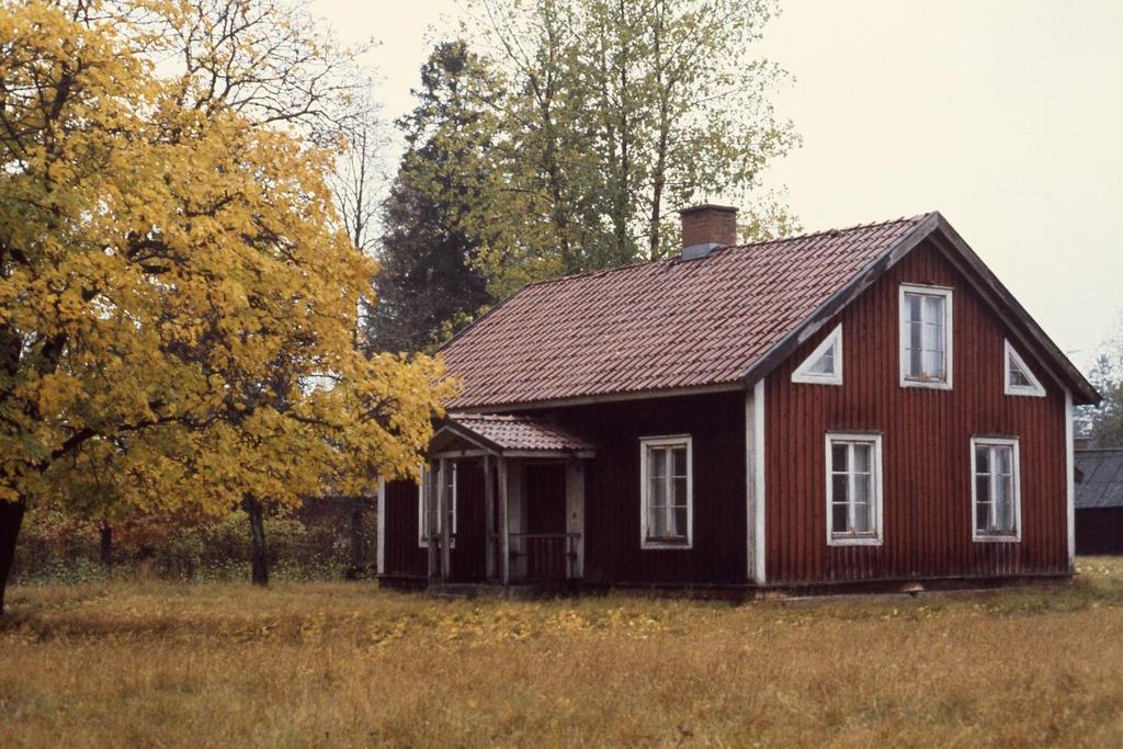 Folktandvården har också funnits på Götaforsvägen 29. I flera år var det både tandläkarmottagning och fotoateljé i huset.