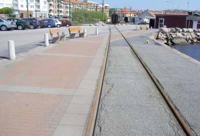 Område 1: Norra delen Historisk bakgrund Området utgörs till stor del av utfylld mark utanför den gamla strandlinjen. Landsvägsgatan är den gamla infartsvägen till Lysekil och fungerar så än idag.