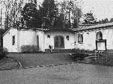 Stenkullens kyrka och Församlingshem Lite i skymundan ligger kyrkan på Olvers väg, men väl på plats är det många som slås av dels den inbjudande färgsättningen i lokalerna dels harmonin i det som är