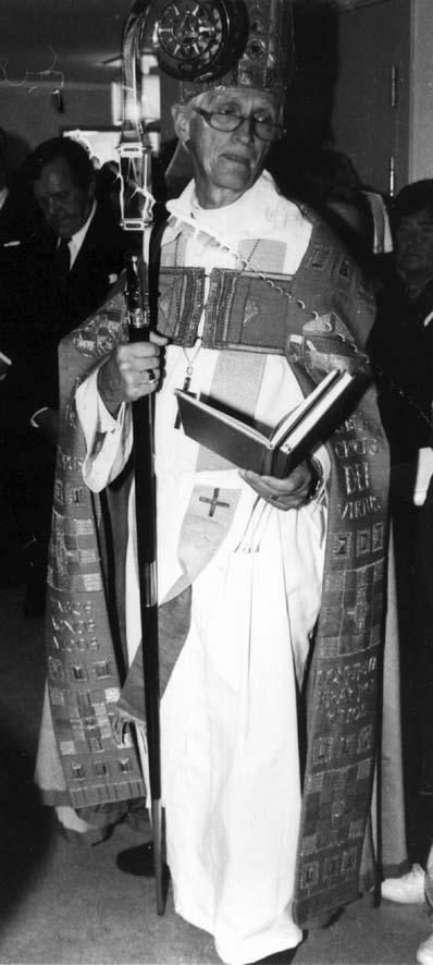 Kyrkan invigs Lokalerna hade använts sedan januari 1990 och redan den 28 januari var det visning och huset fullt med inbjudna gäster. Den 9 september 1990 invigdes kyrksalen med pompa och ståt.