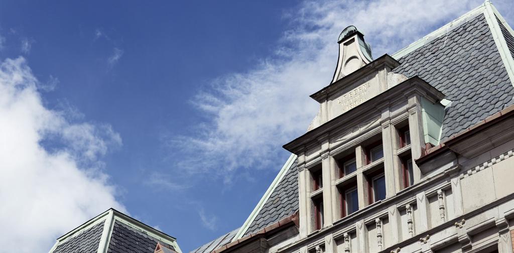 VÅRA HYRESGÄSTER HYRESGÄSTER Vår hyresgästsbas är väl diversifierad sett utifrån både geografi och bransch. Antalet lokalhyreskontrakt uppgick till 2 988 (3 011).