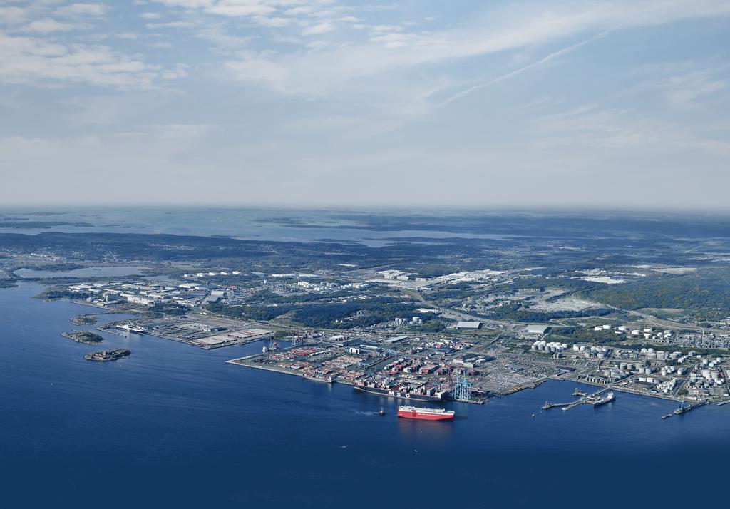 Välkommen till Skandinaviens största hamn Göteborgs Hamn är Skandinaviens enda hamn med direktsjöfart världen över.