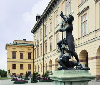 De manieristiska och barocka bronsskulpturerna är i sann mening tredimensionella. De vrider sig så att det inte går att få en fullständig uppfattning om dem utan att ha sett dem från alla sidor.