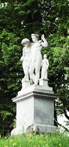 Alla fontänens delar är av Adrian de Vries hand, men de har olika ursprung. Herkules i strid med draken skapades 1590 99 och kommer från kejsar Rudolfs palats i Prag, som plundrades 1648.