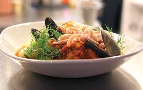Johanna kommer senast från Moderna Museets restaurang och har dessförinnan pluggat Måltidsekologprogrammet som är en utbildning med inriktning på mat och miljö.