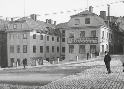 Grönwalls gamla 1700-talsbyggnad renoverades och idag är det ett vandrarhem. C.A. Grönwall var tidig med att erbjuda ölflaskor med specialetiketter.