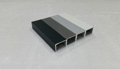 aluminiumvit (RAL 9006 normal), aluminiumgrå (RAL 9007 normal) och vit (RAL 9010 normal) 8.