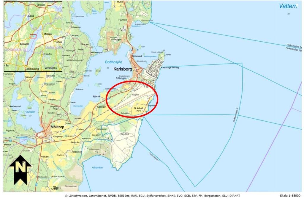 5. Omgivningsbeskrivning 5.1 Allmän beskrivning Karlsborgs flygplats är belägen i Karlsborgs kommun, se översiktskarta Figur 2. Figur 2 Översiktskarta, Karlsborgs flygplats (innanför röd cirkel). 5.2 Planer och fastighetsförhållanden Området ligger inte inom detaljplanelagt område.