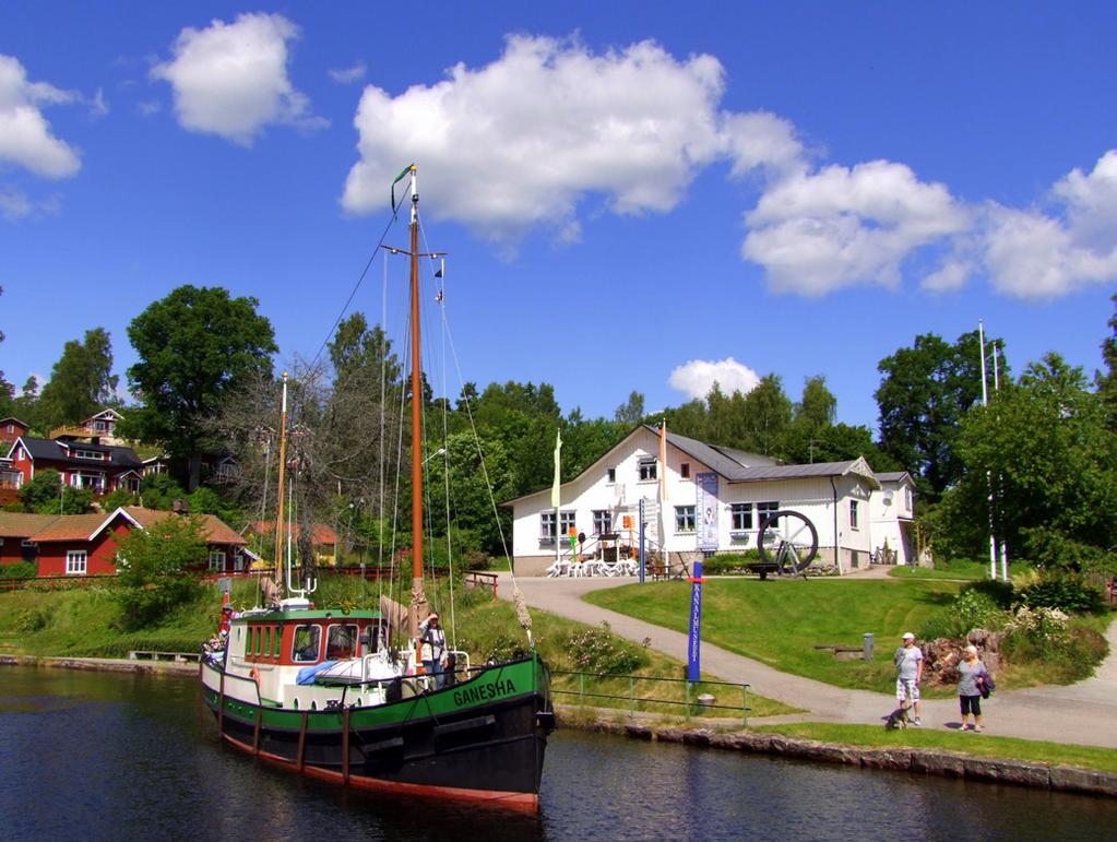 Kanalen är ett enda stort arbetslivsmuseum, om än inte medlem i NAV. I Håverud möts kanalen, järnvägen och landsvägen.
