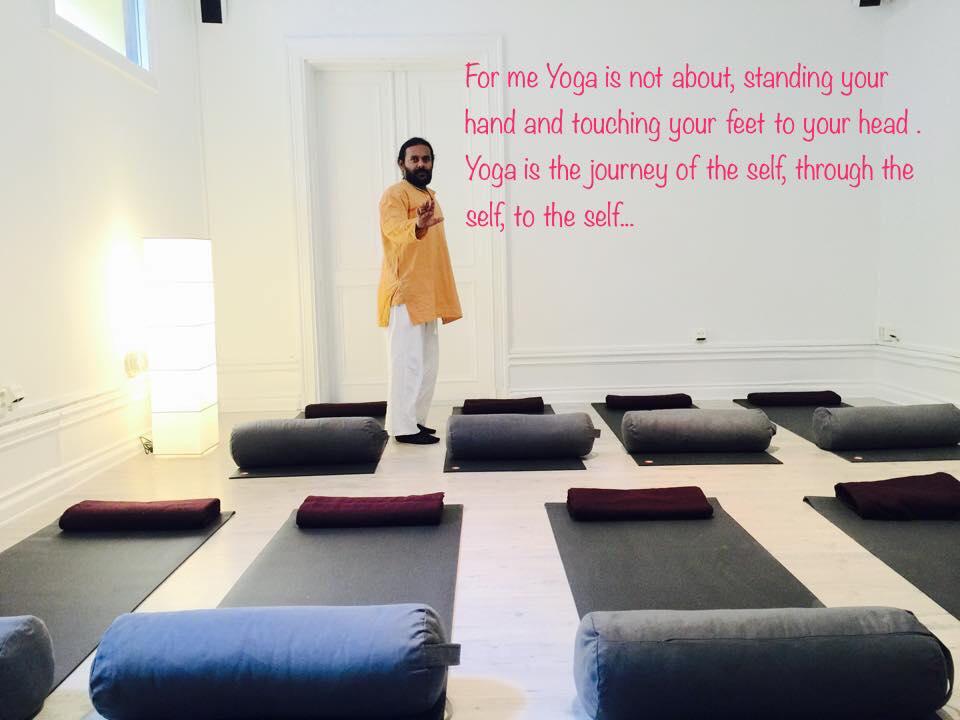 Yoga Vishnu erbjuder företag och privatpersoner högklassig yogaträning för ökad mental balans och fysisk styrka.