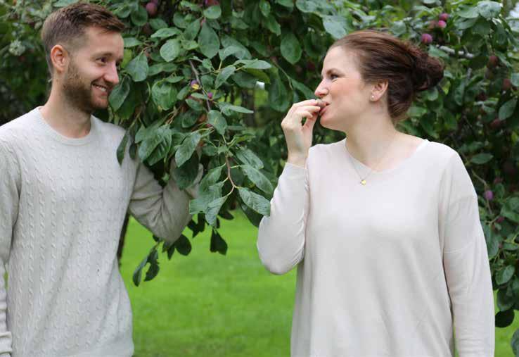 Jag hade aldrig kunnat förutse flytten till Skara, men jag är så otroligt glad Olle och Hanna har hittat sin idyll För drygt ett år sedan fick Olle äntligen som han ville.