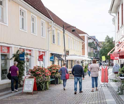 Gatunätet lever kvar sedan medeltiden, där domkyrkan är navet och vägarna leder utåt likt ekrarna i ett gammalt vagnshjul.
