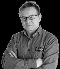 Johannes Rydzek (till vänster) tar emot pris för sin andraplats.