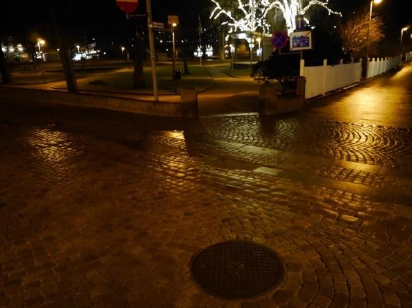 Willhem Nummer 8 - Entrén till Lysekilsparken från korsningen Korsgatan / Kungsgatan Belysningen