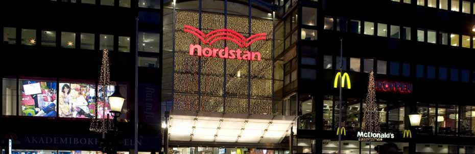 72 Draperislinga med gummikabel 230V IP65 Längd: 1 m Höjd: 1 m Antal LED: 72 st Antal nedfall: 9 st Förbrukning: 6,5W Max per anslutning: 30 st Kan byggas ut: På bredden BL Kabelfärg: LED.FLRS.1x2.