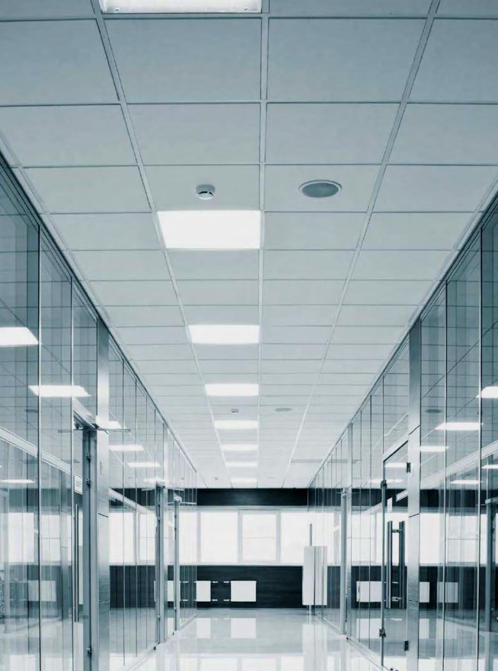 Belysningsarmatur för standardtak. Finns i ﬂera utföranden, 600x600, 300x600, 1200x300. Finns monteringskit för utanpåliggande montage eller infällt.