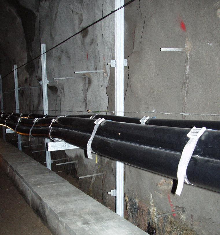 Figur 5.2. Foto av motsvarande kabelförband i en tunnel. 5.3 Elektriska och magnetiska fält Elektriska och magnetiska fält uppkommer när el produceras, transporteras och förbrukas.