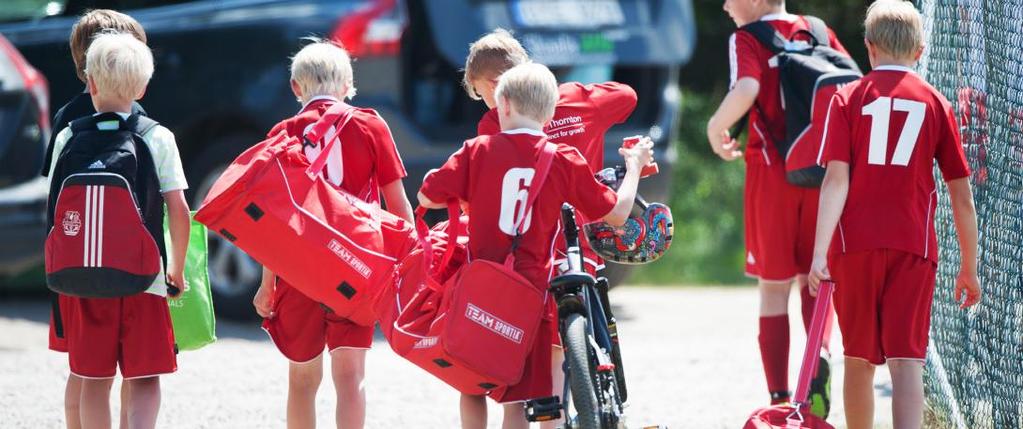 Block 2: På planen Fotbollsglädje 6-9 år Fotbollsleken är kanske barnets första möte med föreningsliv och organiserad idrott.