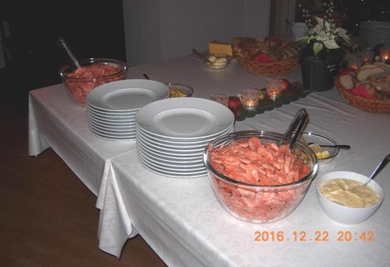 2016-12-22, sista logemötet för året, räkafton. Vid mötet deltog 43 bröder. Räkaftonen är populär.