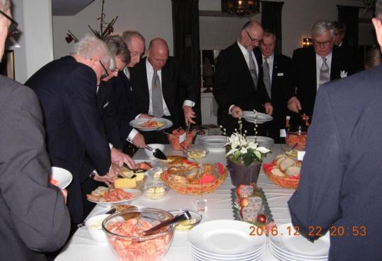 ÖM tackade ÄM och alla bröder för det hjälp och stöd han fått under året samt önskade alla bröder med nära och kära en god jul och ett gott nytt år.