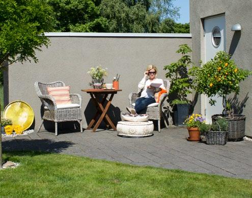 Lättklinkerkulor, cement, sand och vatten formas till block som exempelvis används
