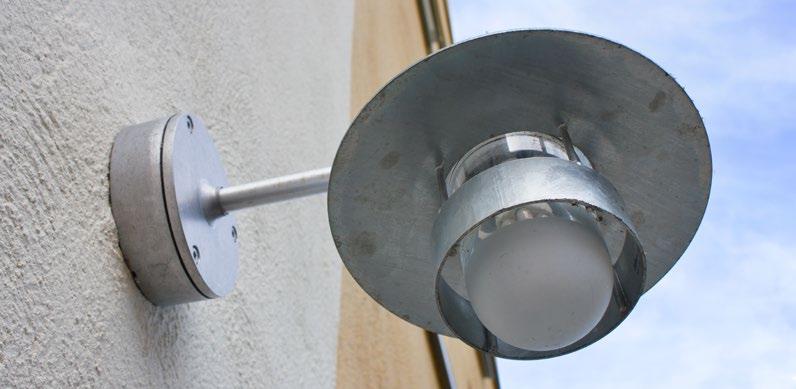 Kan även utföras som stänkputsad ytbehandling. Ytputs 3,0 mm Silikat eller silikonharts med skurad yta.