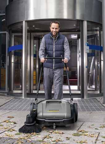 ULTRAKOMPAKT NYHET FÖR SNABBA UTRYCKNINGAR! Den nya ultrakompakta och batteridrivna kombiskurmaskinen BD 30/4 C Bp Pack har en imponerande prestanda på mindre ytor upp till 300 m².