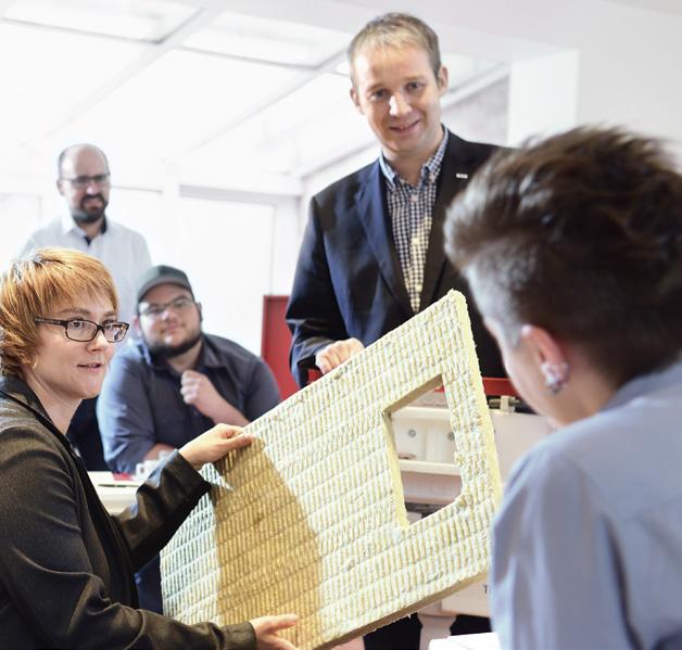 TJÄNSTER OCH AKADEMI AFFÄRSPARTNERS. 2 Heltäckande service. Från design och implementering till användning och mer.