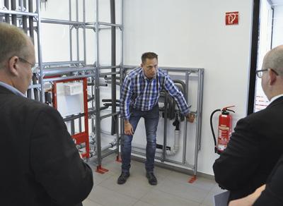 Vid lunch på fredagen är allt installerat. Sådan förutseende planering gör mitt liv stressfritt.