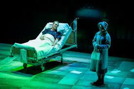 57 Med: Catherine Deneuve, Catherine Frot ANGELS IN AMERICA - DEL 2: PERESTROIKA 13 AUGUSTI Regi: Marianne Elliott Speltid: 3.
