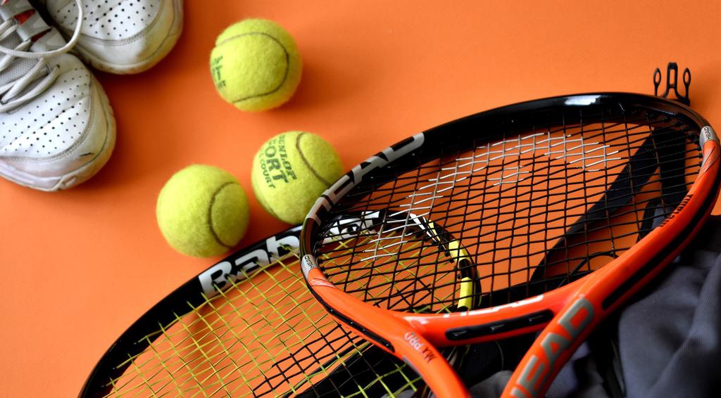 Tisdag 30 oktober och onsdag 31 oktober Prova på tennis-åkarp-burlövs TK Höstlovstennis för barn i åldrarna 4-13 år. Alla är välkomna oavsett spelstyrka. Klubbens ledare finns på plats hela tiden.