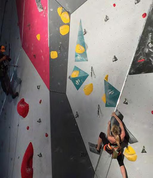 Att Bygga Klättervägg - Design av vägg Bouldering Bouldertävlingar ska äga rum på korta klätterleder så kallade problem/boulders, som klättras utan rep, byggda på ändamålsenligt designad artificiell