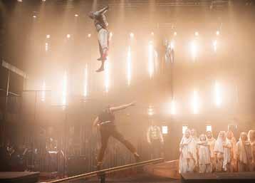 I februari besökte föreställningen cirkusbiennalen i Marseille. Därpå följde under våren en längre turné i Norge.