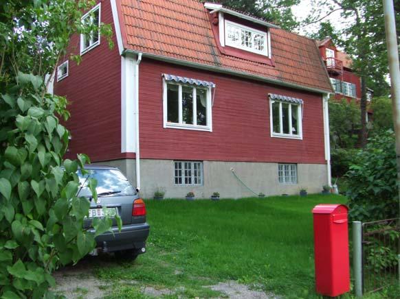 När Arnes önskan om att tillverka mer och mer avancerade tekniska prylar ökade. Och hans far inte var beredd att ge plats till den snabbt växande verksamheten i deras hus.