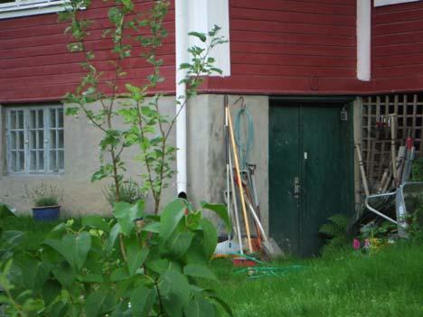 De bildade företaget ZETTERSTRÖMER när de insåg att de kunde göra lite pengar på att reparera och fixa de hushållsapparater som grannskapet försåg dem med för lagning.