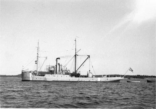 HMS BELOS (1) McCann Klockan SVEA HMS Belos, dykeri och ubåtsräddningsfartyget vid kungliga flottan blev utsett till plattform för alla experimentdykningarna med hydrogen.