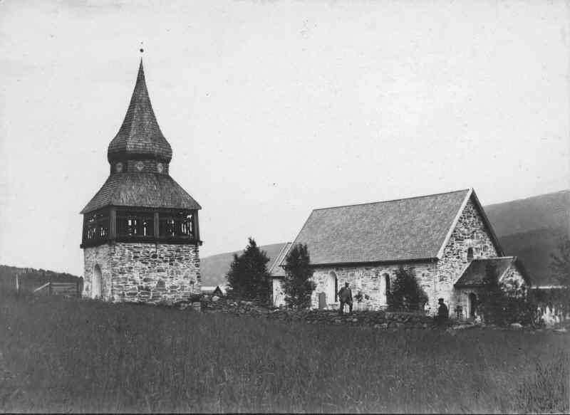 Nedre bilden är tagen när restaureringen är klar, 1907.