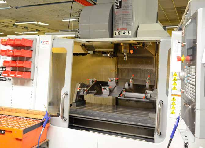 REPORTAGE I verksamheten finns 5 CNC-maskiner och 4 NC-svarvar. Här är en av maskinerna redo att laddas med nya produkter att bearbeta. är att företaget försöker erbjuda en helhet till kunderna.
