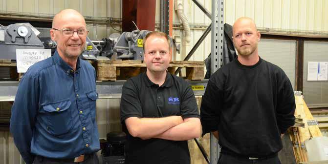GJUTNA KOMPONENTER Kenneth Senby, Jonas Johansson och Andreas Hölscher. SB-Grävtillbehör AB grundades 1996 och finns i Lidköping. Det gjutna snabbfästet som tillverkas av Holsbyverken. ningen.