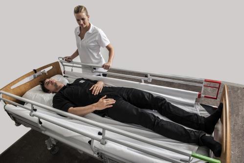 6.3 Förflyttning från sida till sida i sängen TurnAid T2/T3 fungerar som hjälpmedel när patienten ska förflyttas/dras ut till sidan av sängen.
