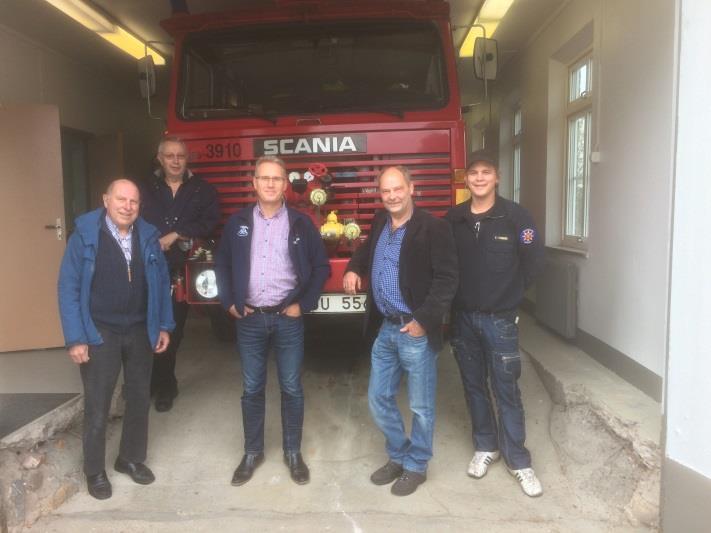 Pengar kom in även från fester som ordnades i bygden och som man vid dessa tillfällen ansökte om befrielse från nöjesskatt hos Röke kommun för att rädda några ören.