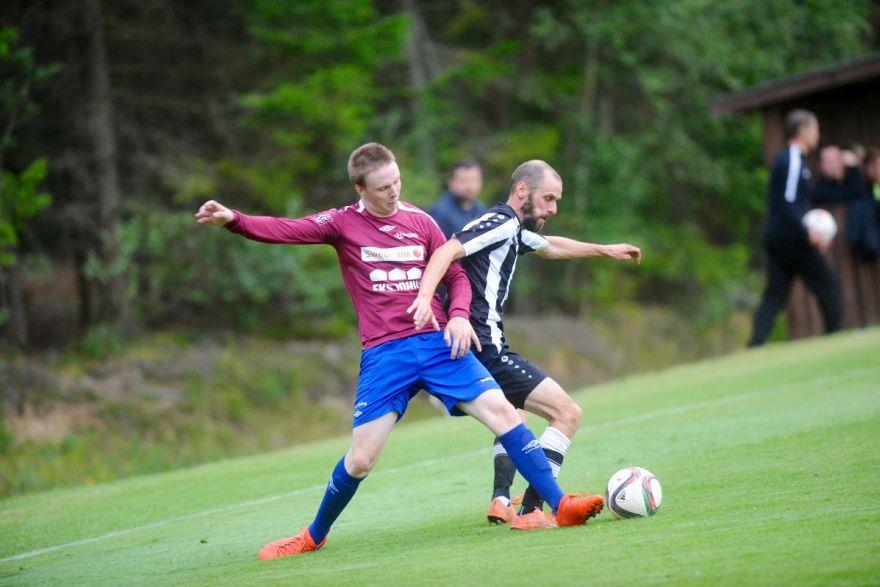NY DERBYFÖRLUST FÖR HGIF Det blev förlust för HGIF även i årets andra kommunderby. Eksjö kunde vända hem med en ny uddamålsseger. Höredavallen visade sig från sin absolut bästa sida i kväll.