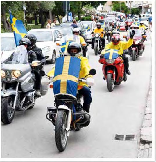 Alla brukar pryda sina motorcyklar med flaggor och vimplar och i sitt lands färger. Sträckan kan vara mellan en och sex mil.