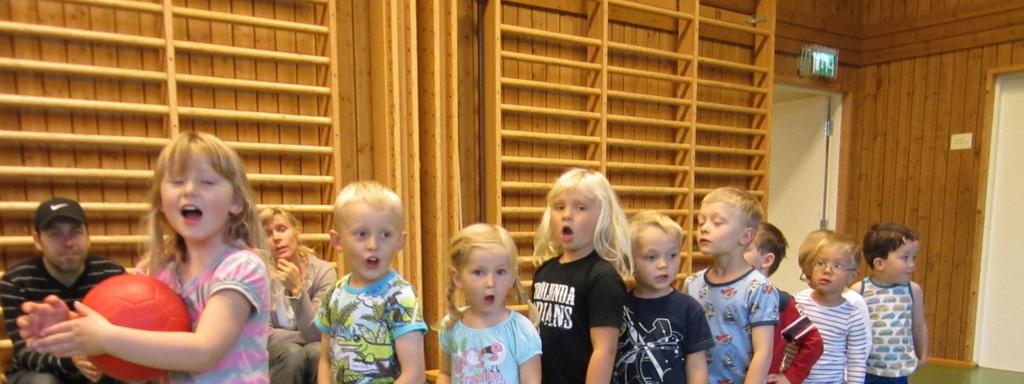 Motorik Vi gör återkommande besök i gymnastiksalen på Larvs skola där barnen