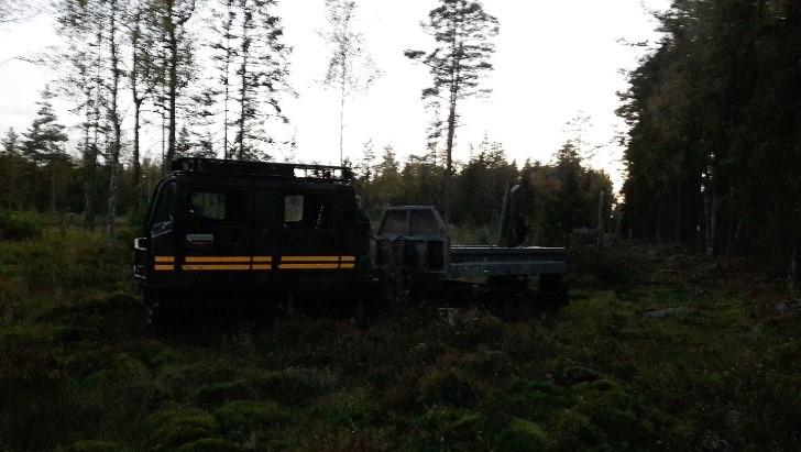 Lördag morgon inleddes med körgård där tonvikten var backning, sedan lite vinsch och kranövning I kombination med orientering. Efter lunch i terrängen så började allvaret med orientering på myrarna.